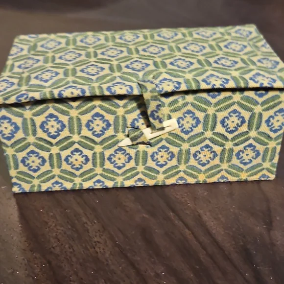 Geometric Patterned Box - Picture 2 of 4
